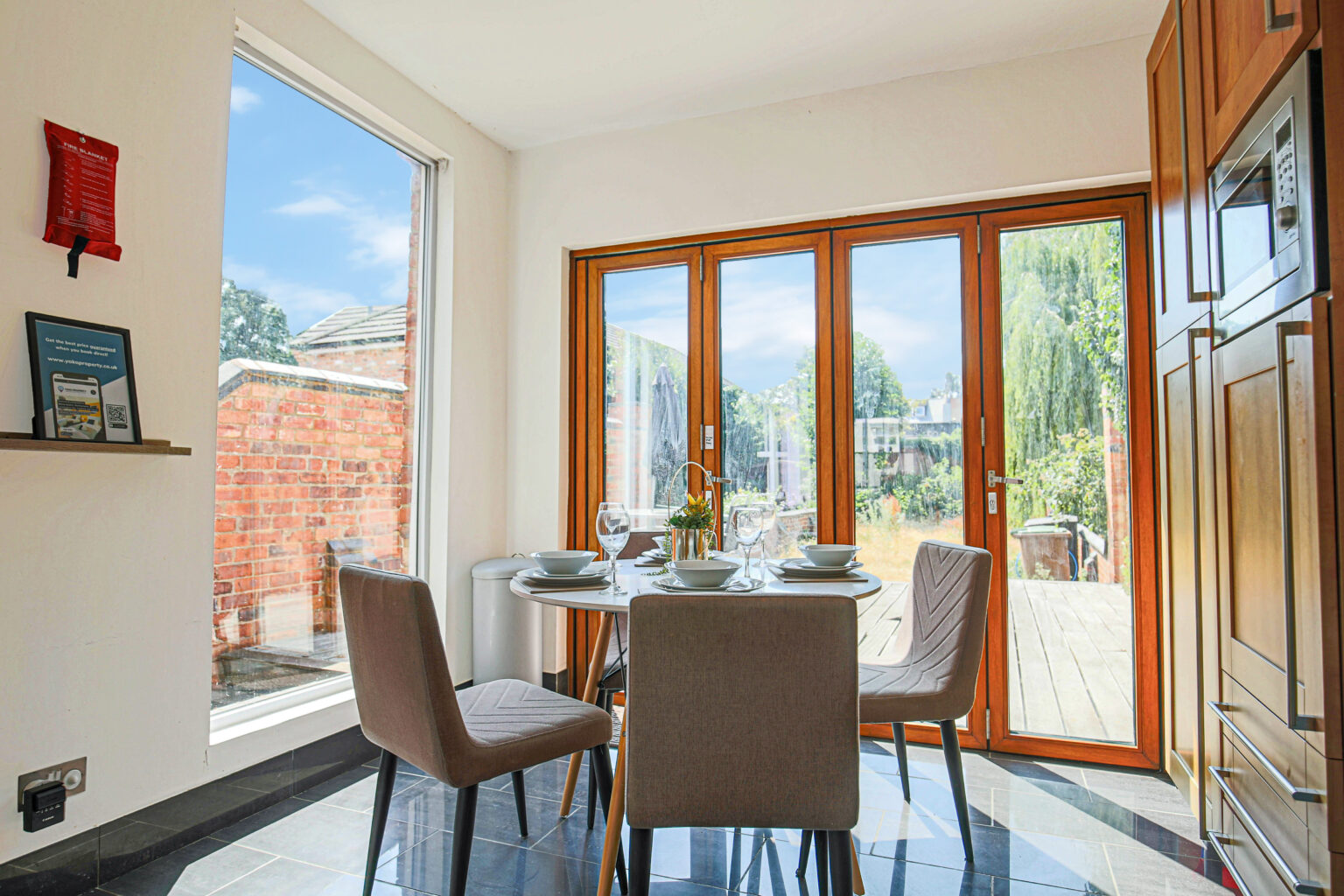 dining area 4