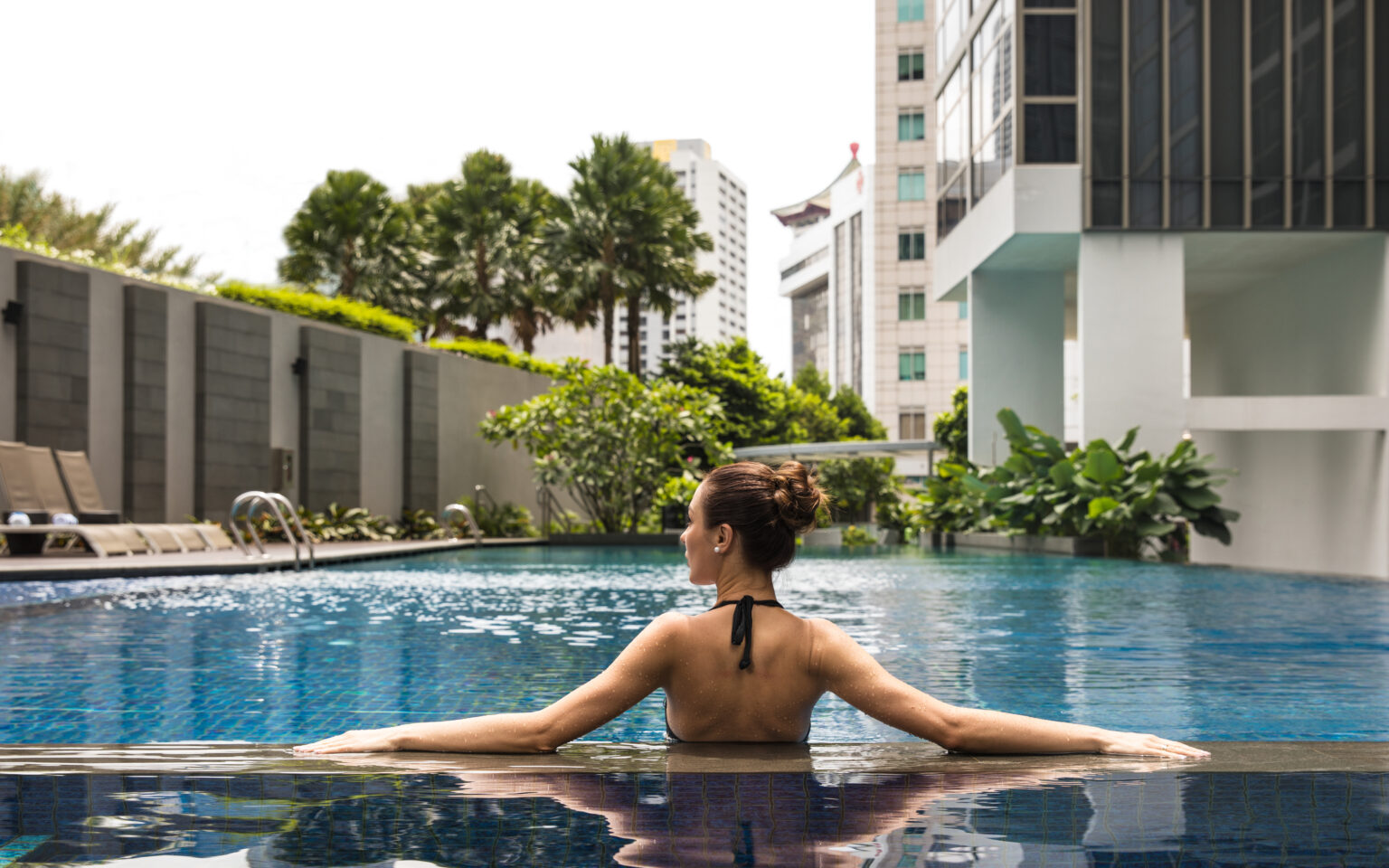ascott lady by the pool hr
