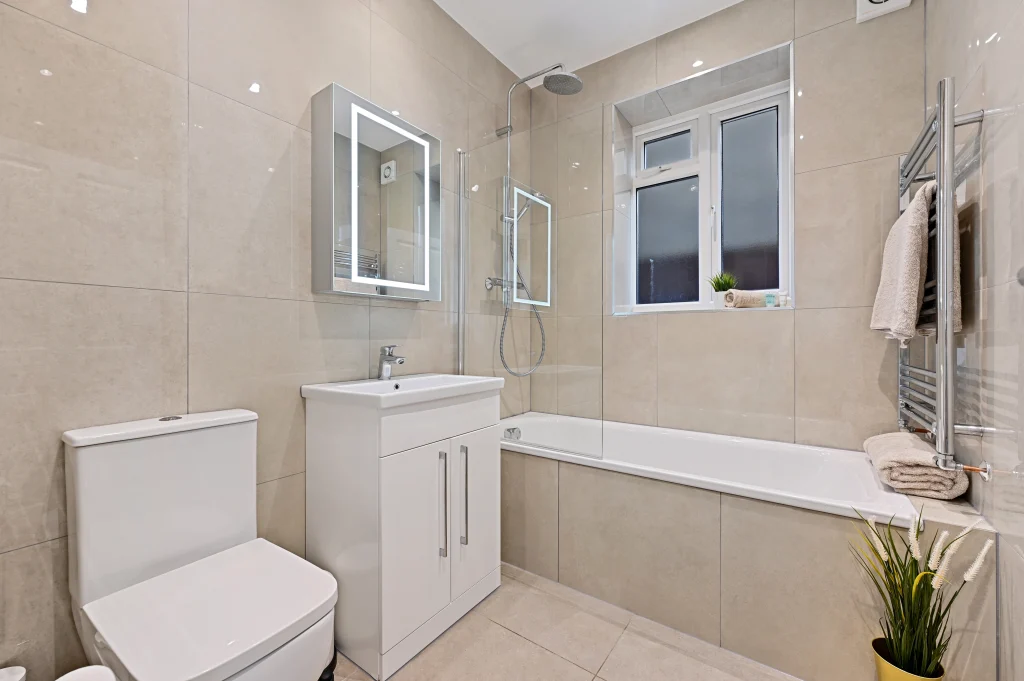 private flat 1 28 boughton road bathroom3 1 copy 1024x681