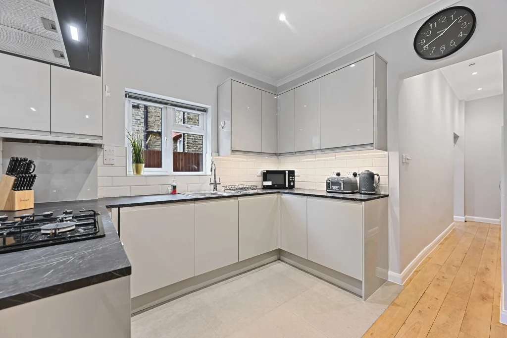 private flat 1 28 boughton road kitchen3 1 copy 1024x682 (1)