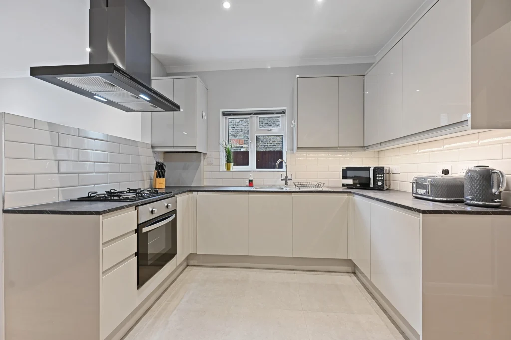 private flat 1 28 boughton road kitchenb3 1 copy 1024x682