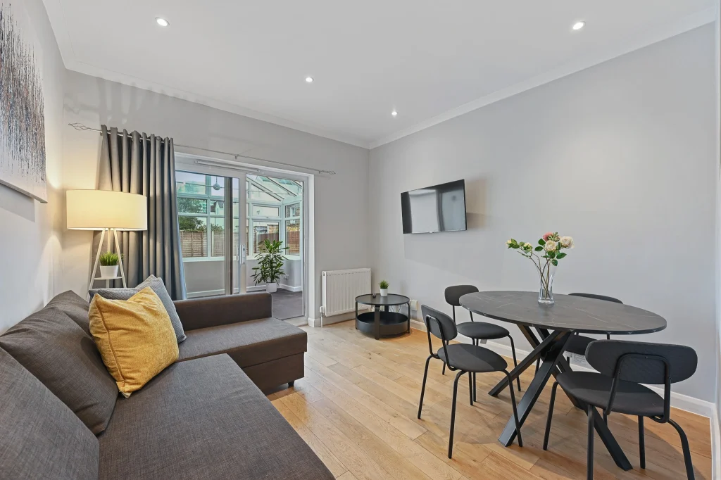 private flat 1 28 boughton road reception3 1 copy 1024x682