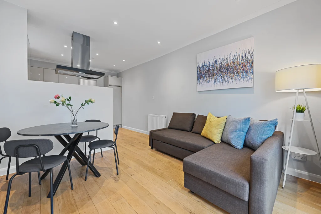 private flat 1 28 boughton road receptiona3 1 1 1024x681