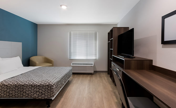 woodspring suites chandlerapt extended stay hotel ada reverse one bed suite 738x456