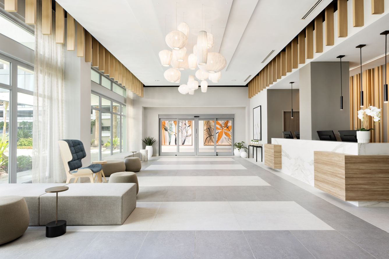 ri sjurv lobby 18705 24059 classic hor