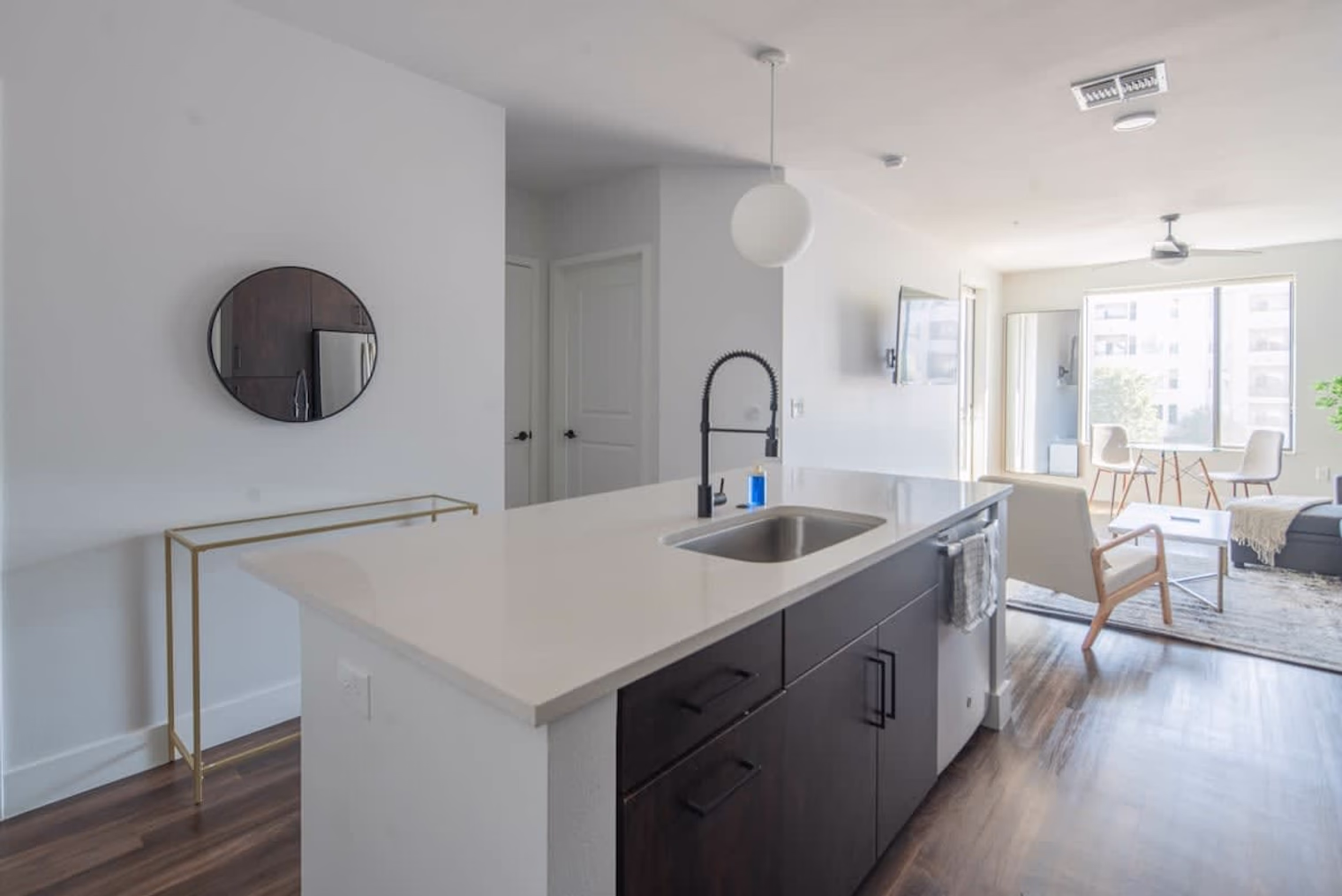 02cfe0a3 5af3 49 avvot