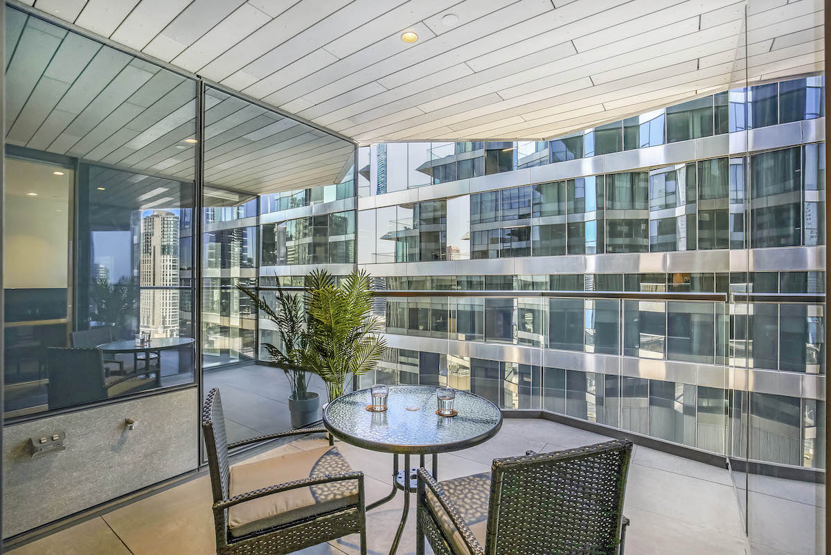 melbourne collins arch 1 bed corporate apartment balcony