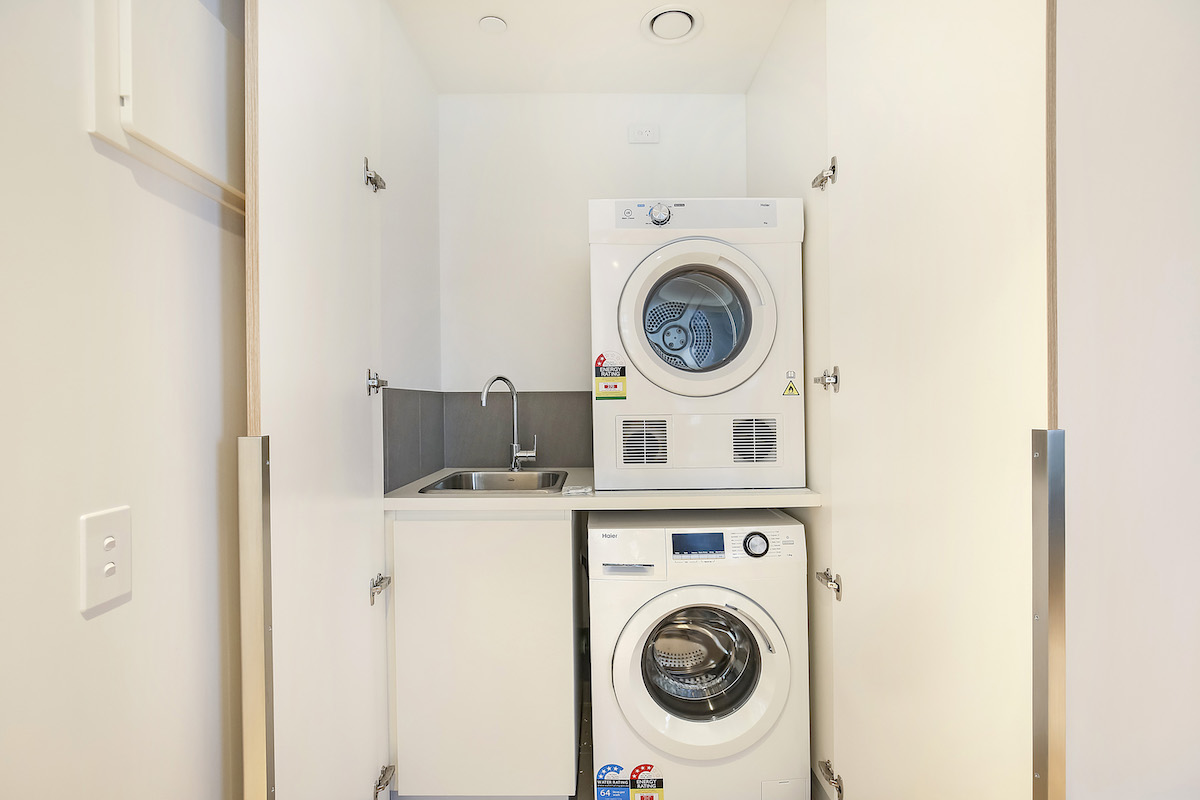 melbourne collins arch 1 bed corporate apartment laundry