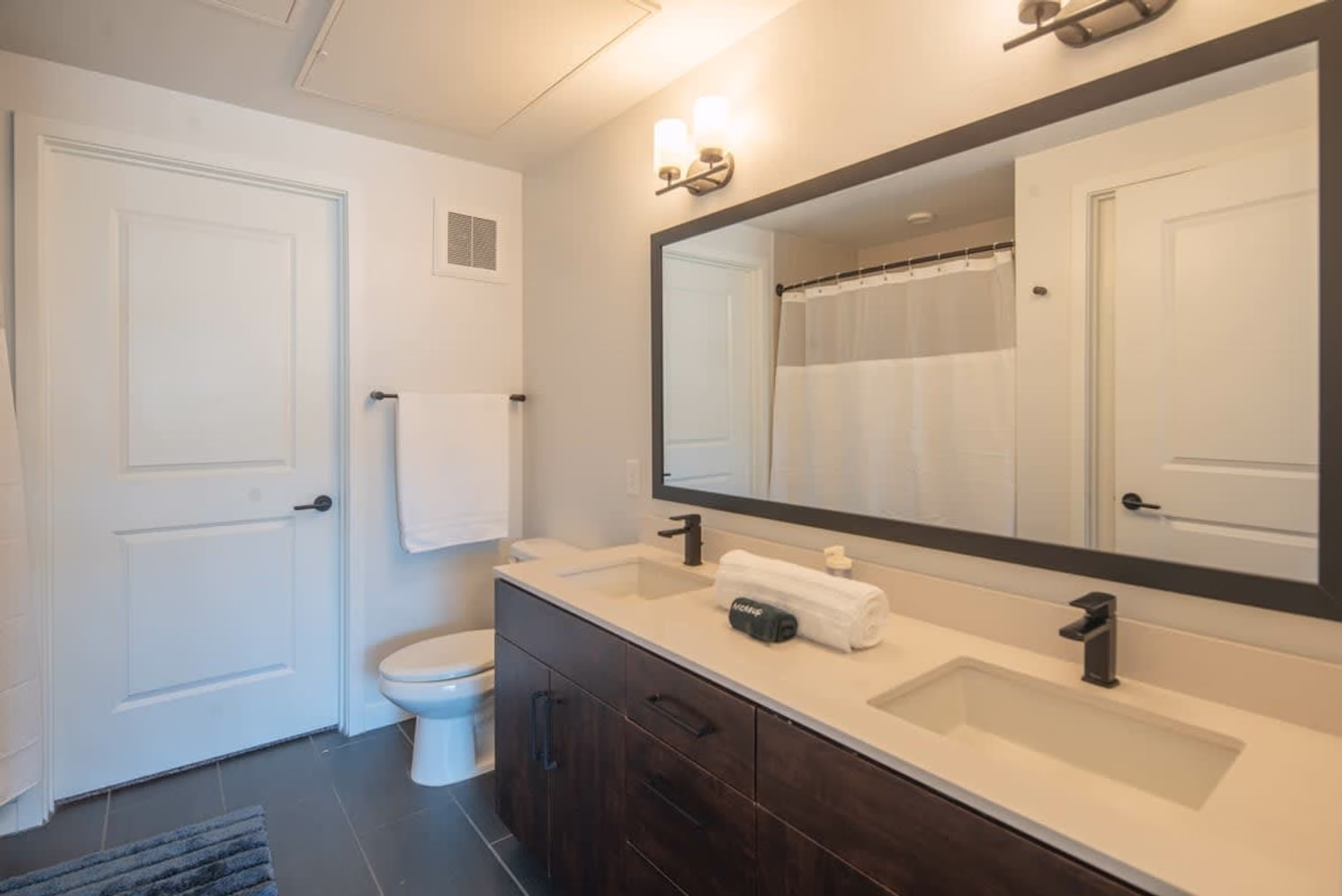 ac054dc8 76ba 48 jlogg