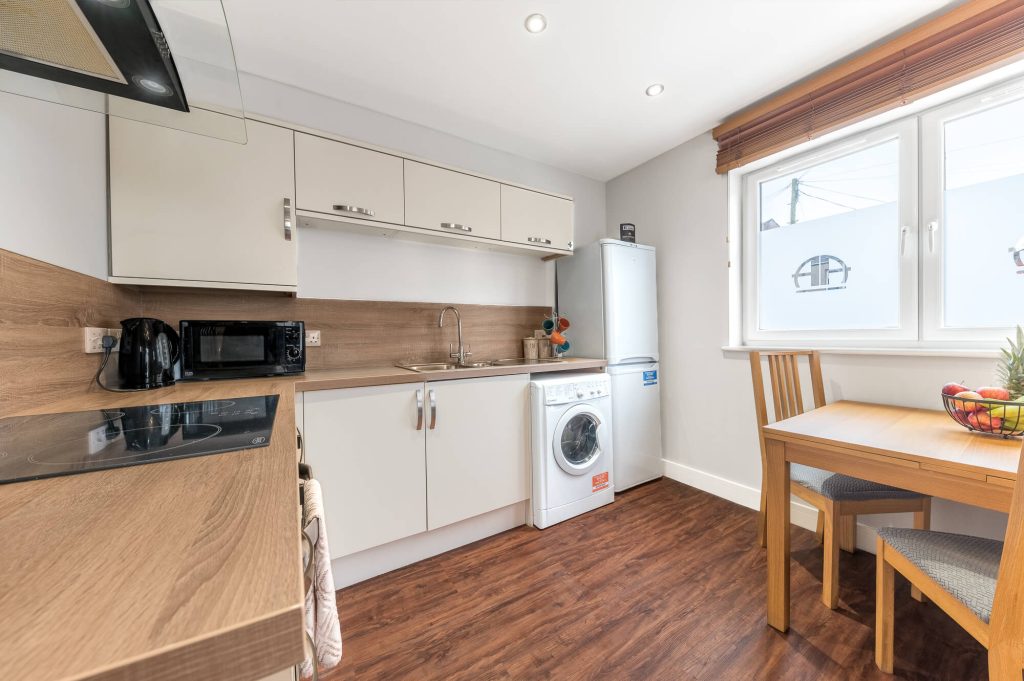 flat5 deluxe 1 bedroom washer dryer in kitchen 1024x681