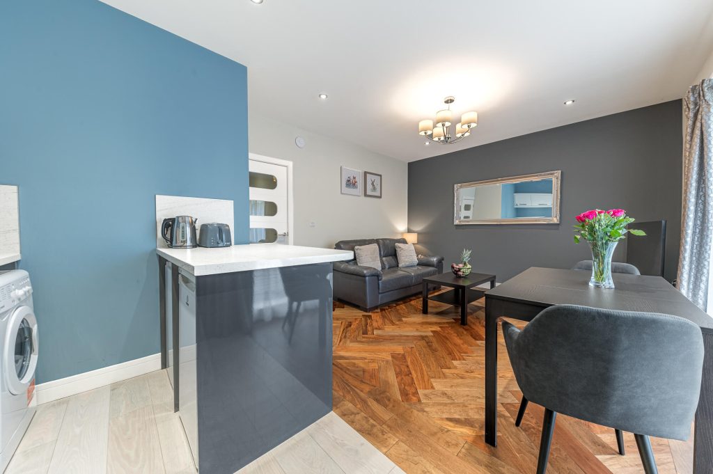 flat6 city penthouse lounge dining room 1024x681