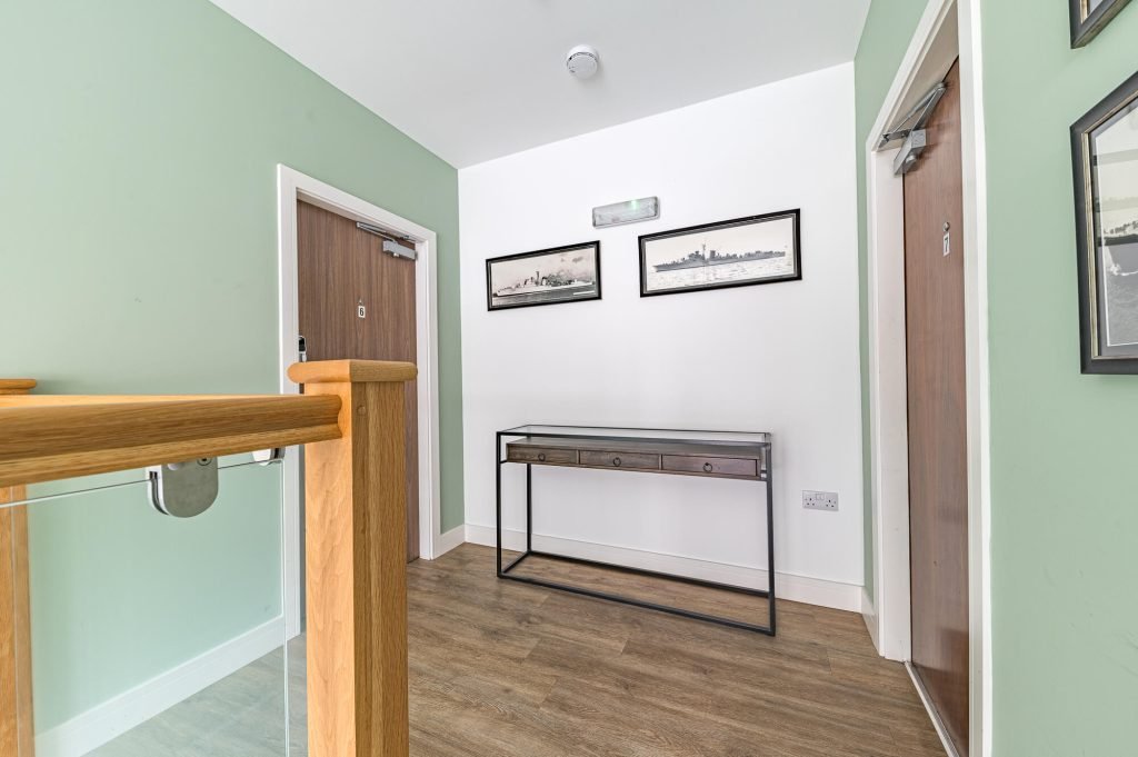 lobby landing with table 1024x681 3