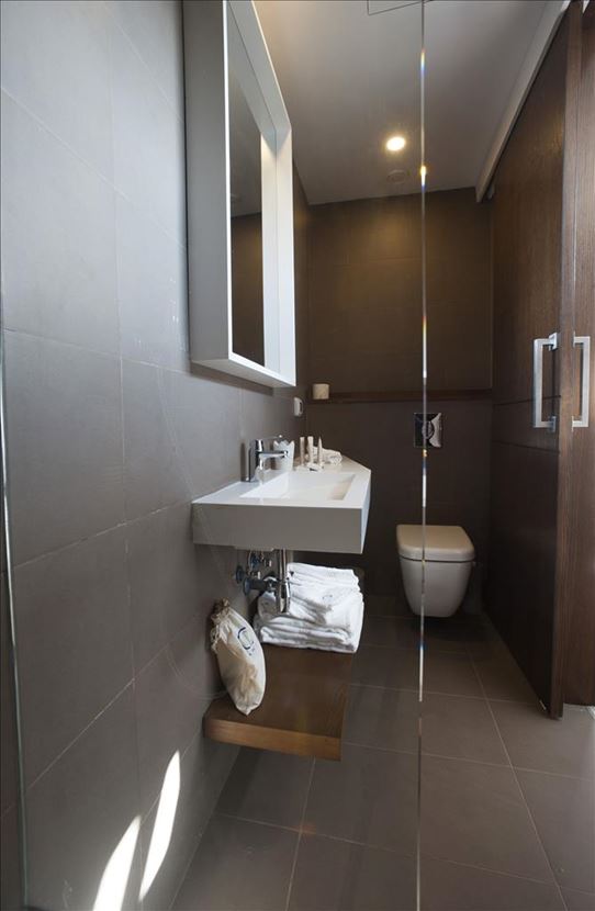 fead3b0f f940 4eb3 954d ae57a72ed919