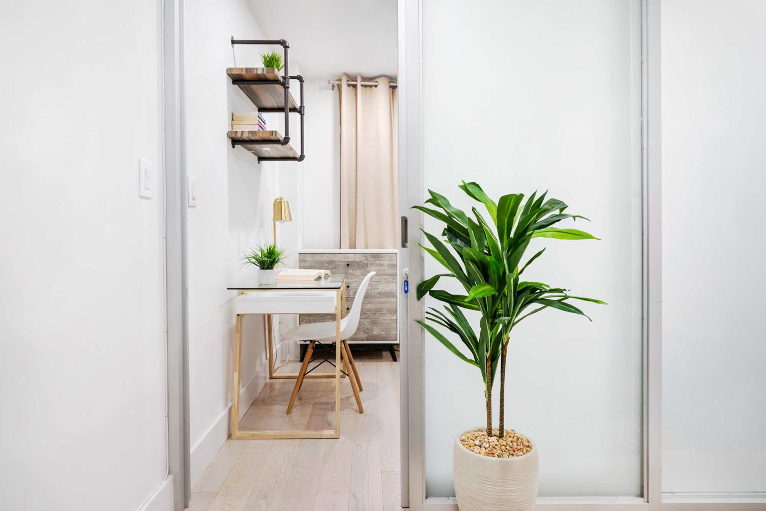 h7e8shbjdq8jv83daxfg