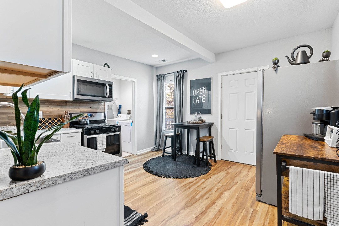 ddebbff3 ebaa 40b2 8103 4fe2ed9bcb75