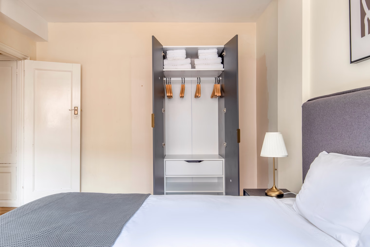 pg44107 o e7cc9d41 85d8 459d bc50 5e2b68075a21