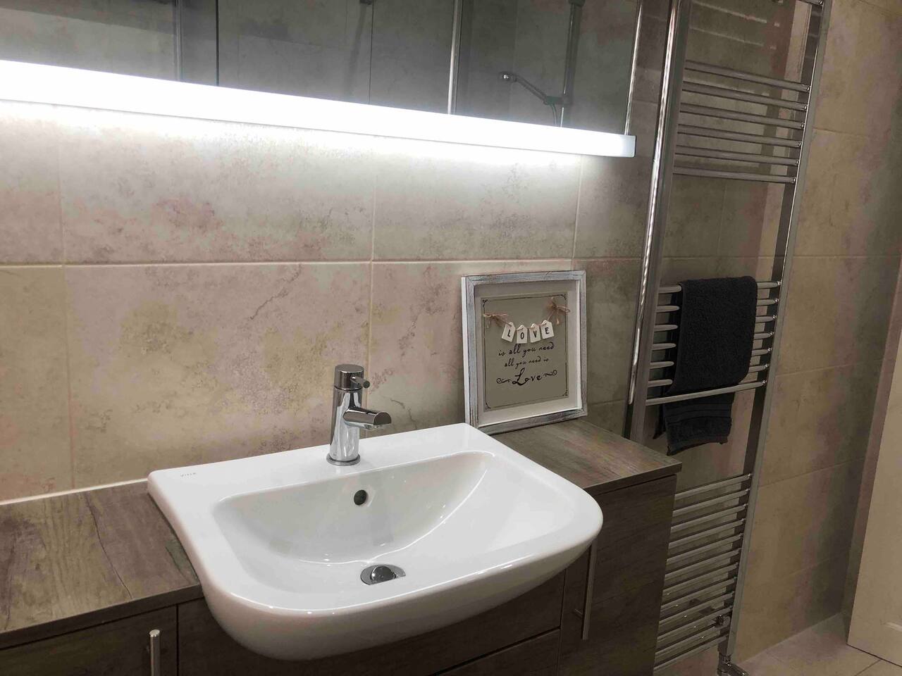 0bf5c8e4 4e83 4552 891a 0643e416407c