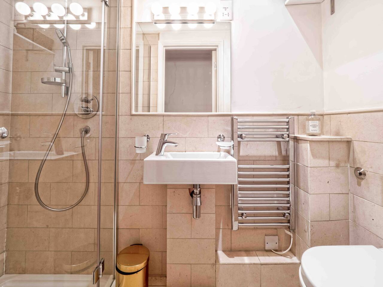 3498ceb3 f59b 4471 9445 a2efa4224e5a