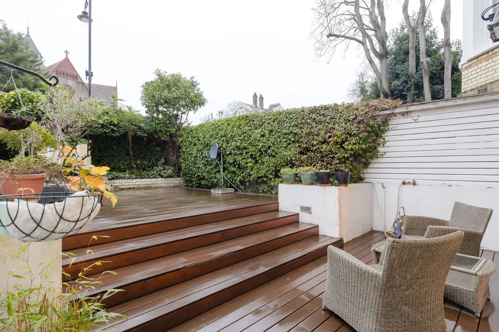 be987a7653a760d60ccb04128f259d3e25b9e934