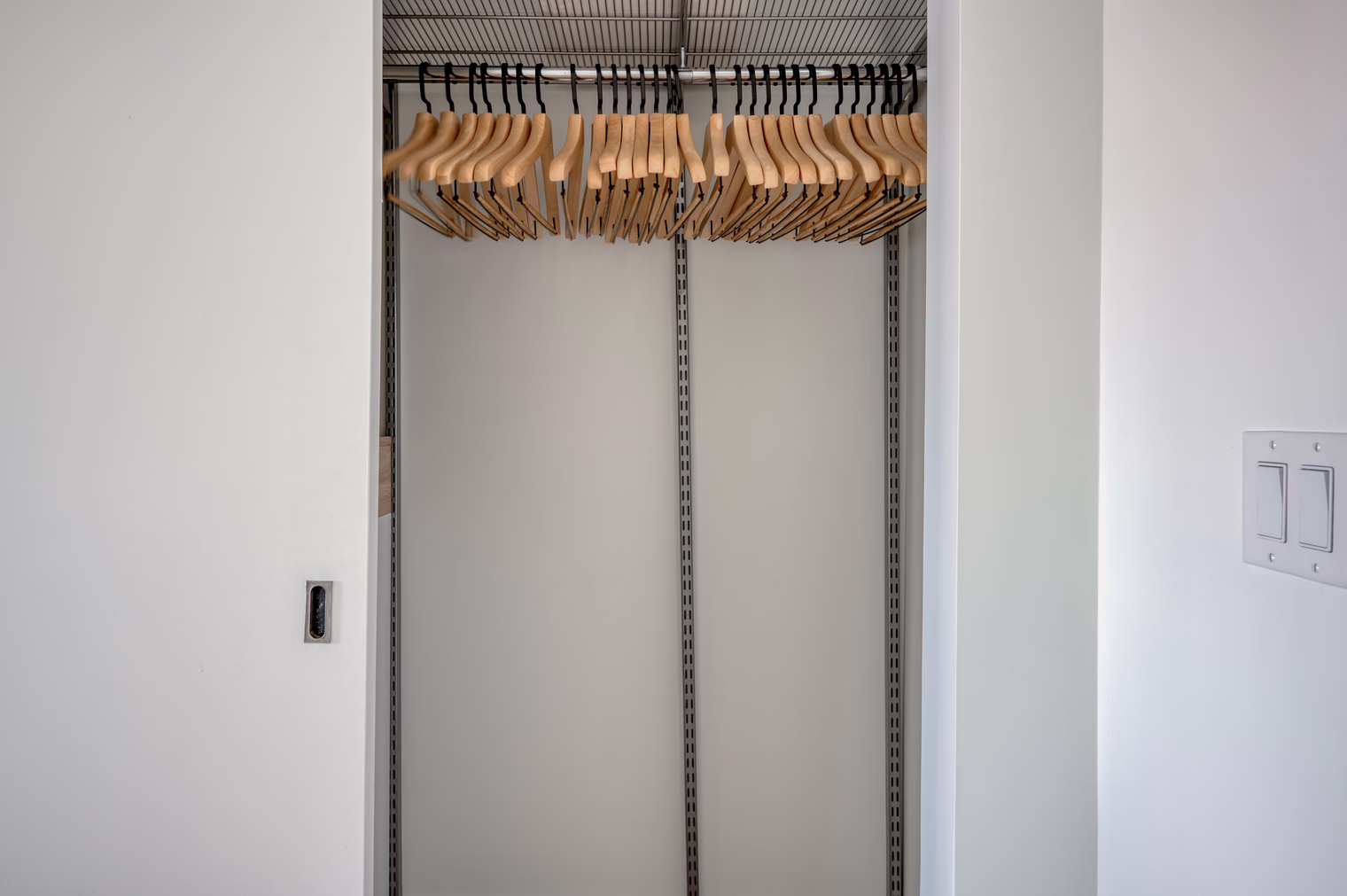 pg19817 o 02e37930 d0e7 d021 7c4e eb42131e67f5.jpg