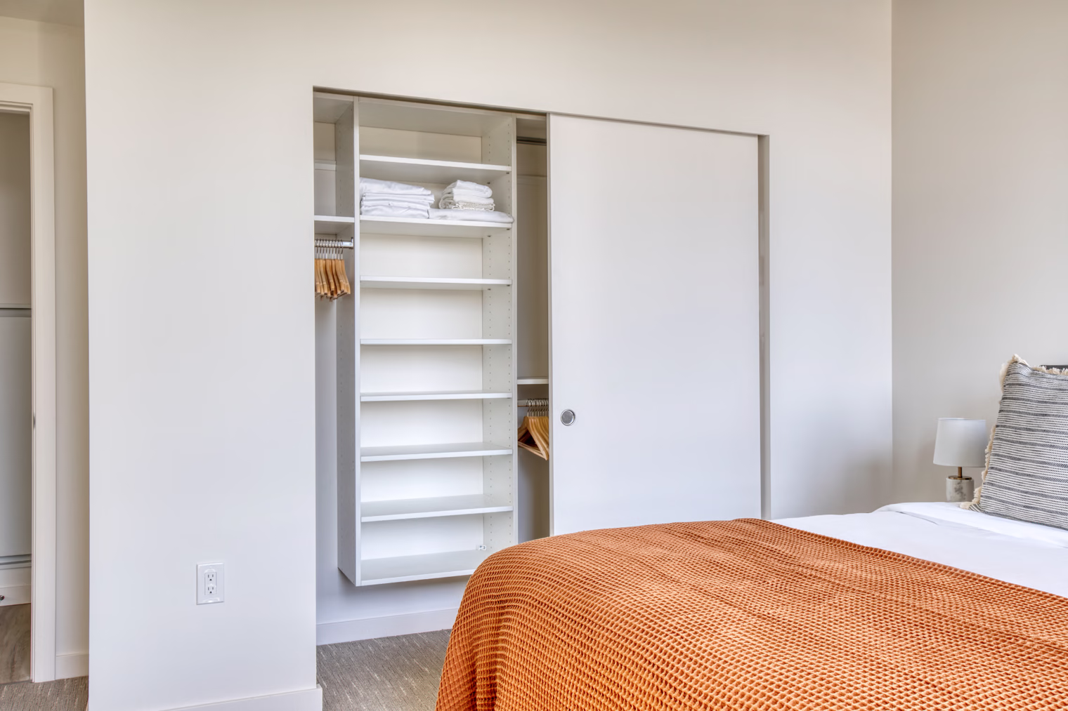 pg25098 o 9ca677b7 68bd f227 9f68 8a69e937e427.jpg