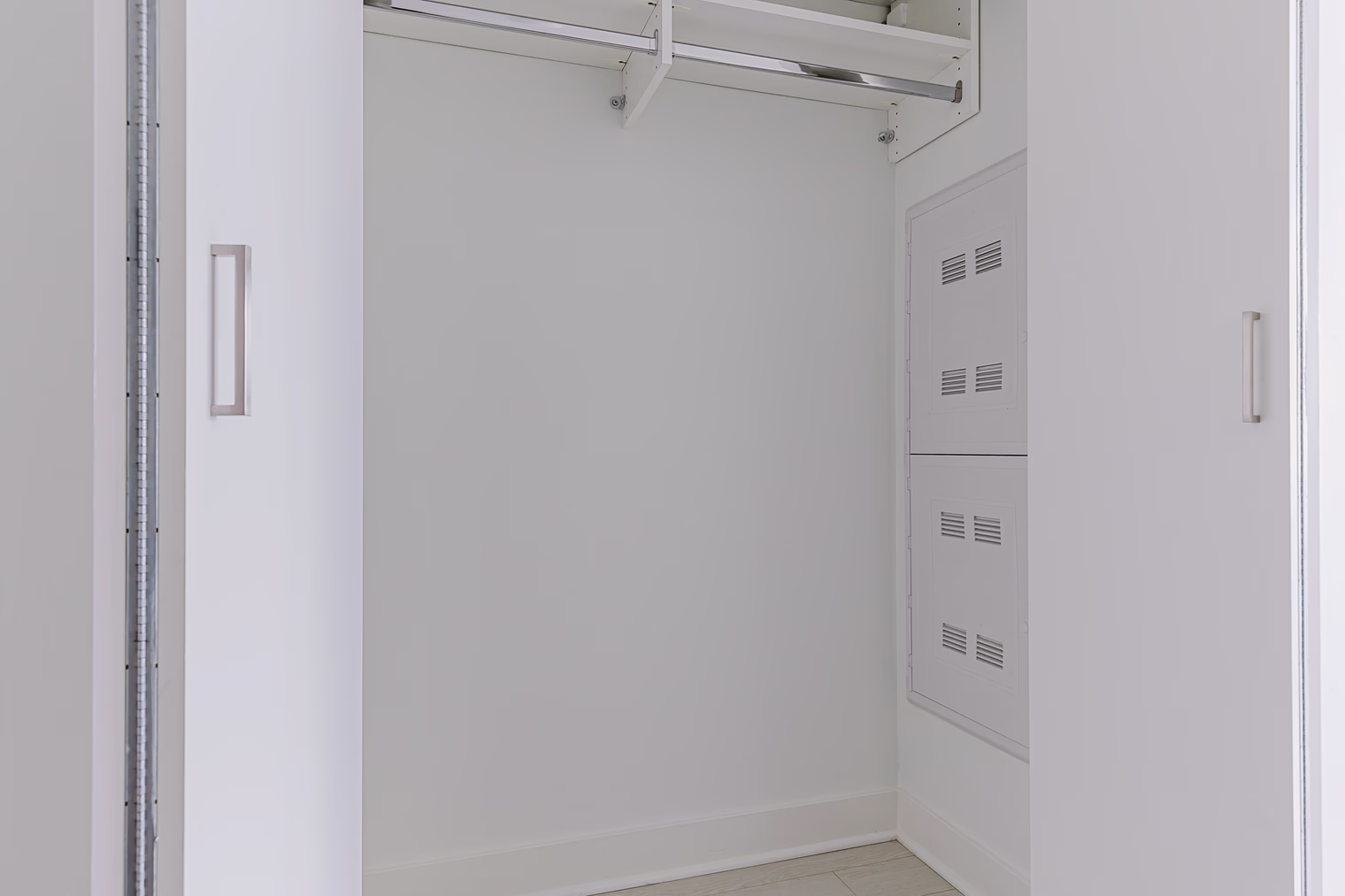 pg57573 o 4f7df03e ba3e 4162 8838 6874a485d8ff