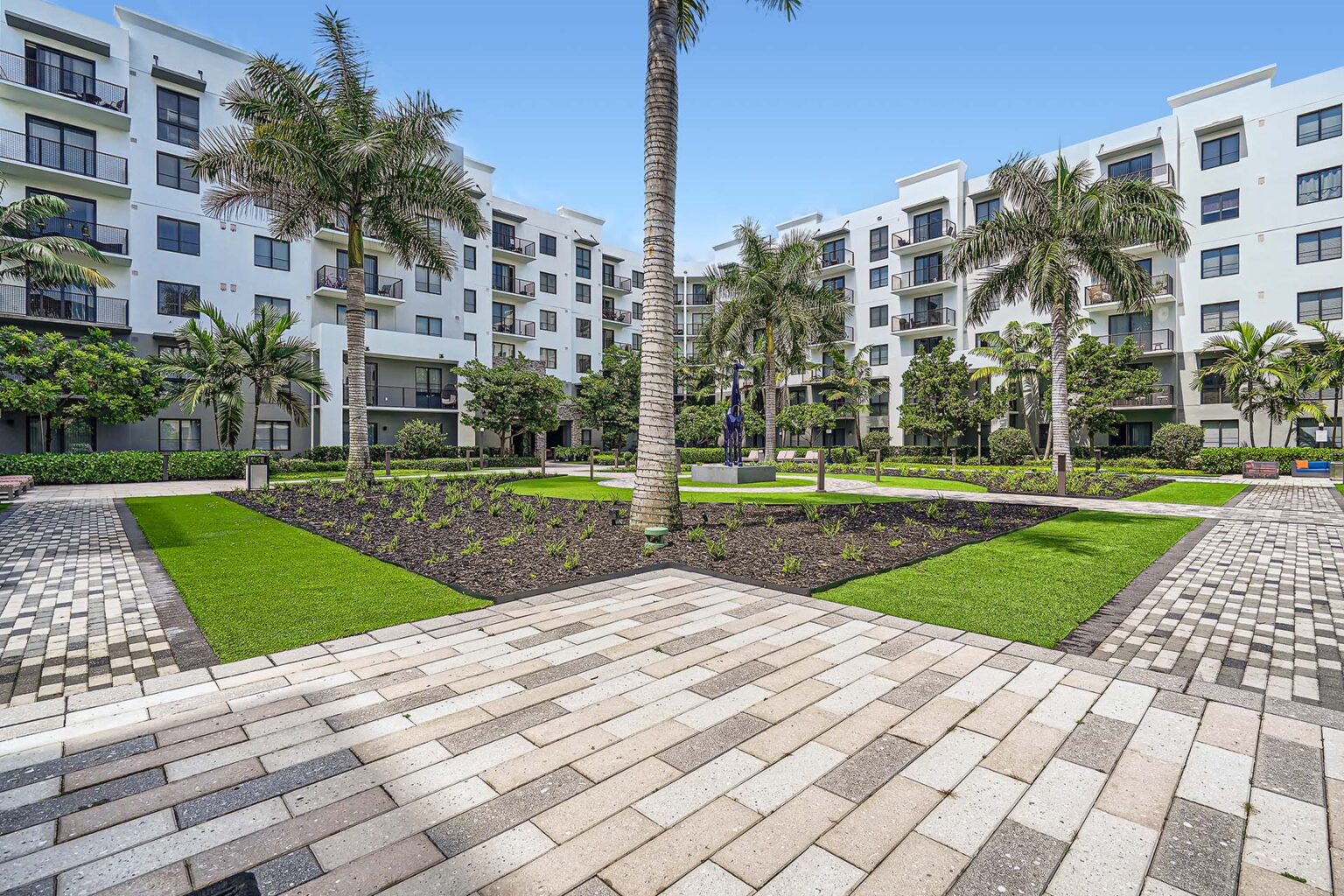 9400 nw 41st st print quality 020 29 courtyard 1920x1280