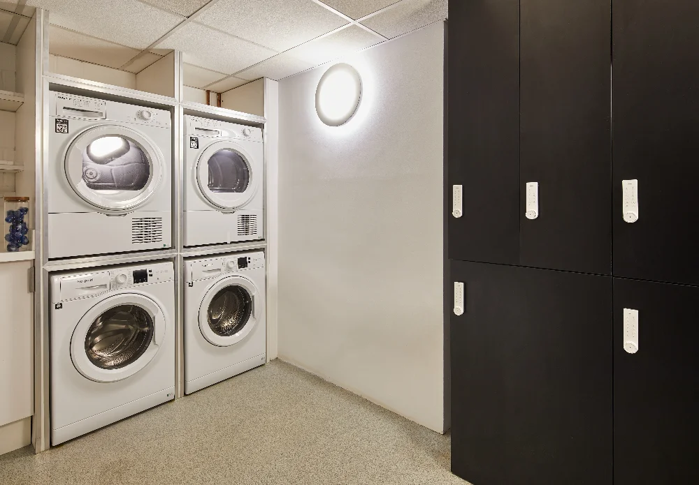 laundry room 1.jpg