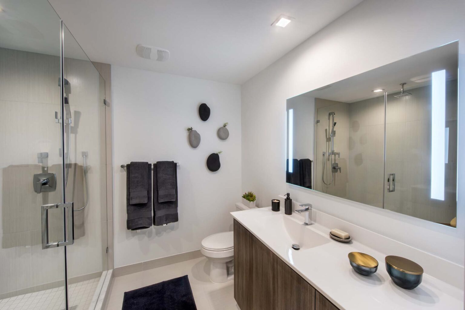 sanctuary doral model bathroom 01 1920x1280