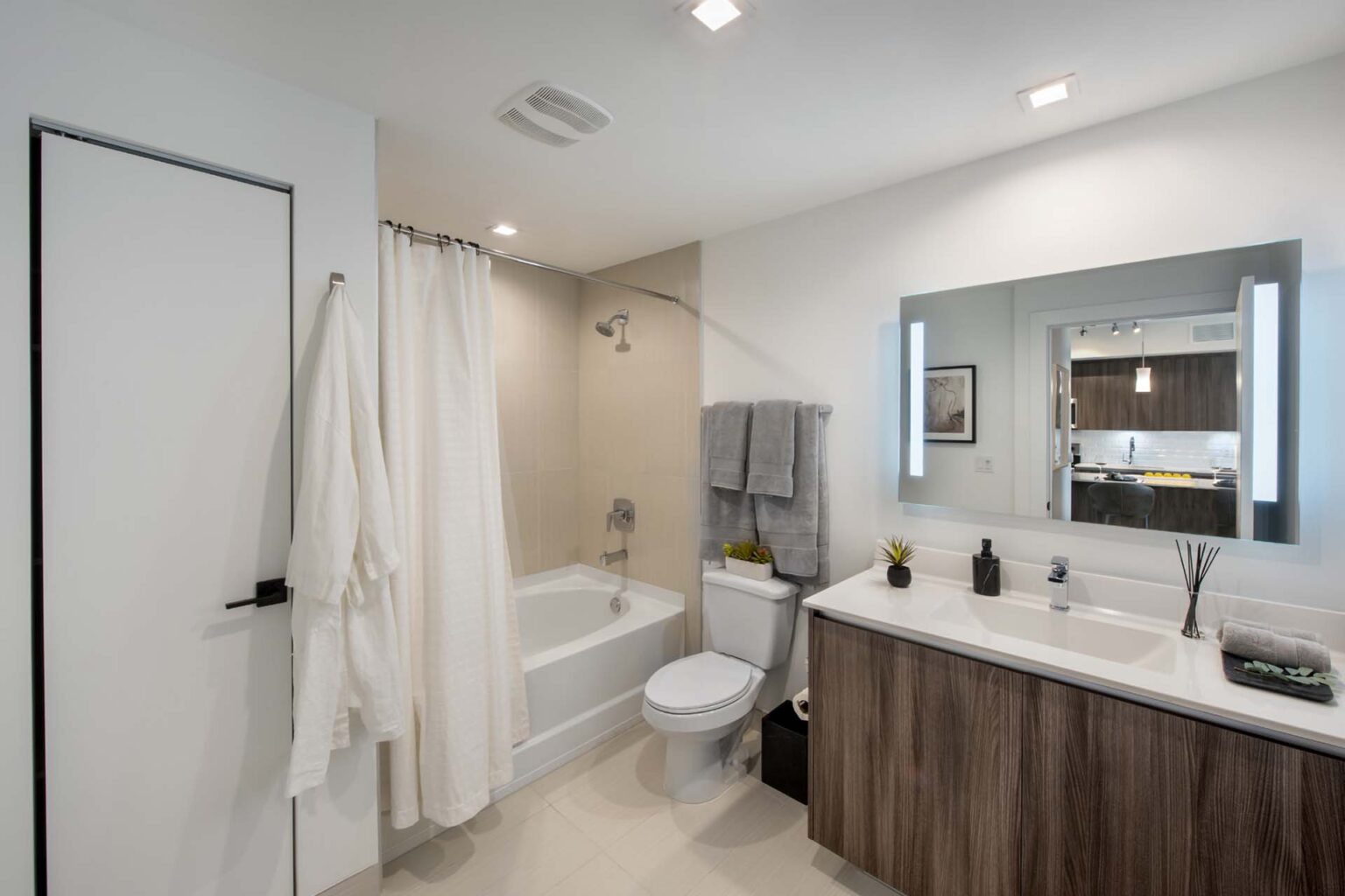 sanctuary doral model bathroom 02 1920x1280
