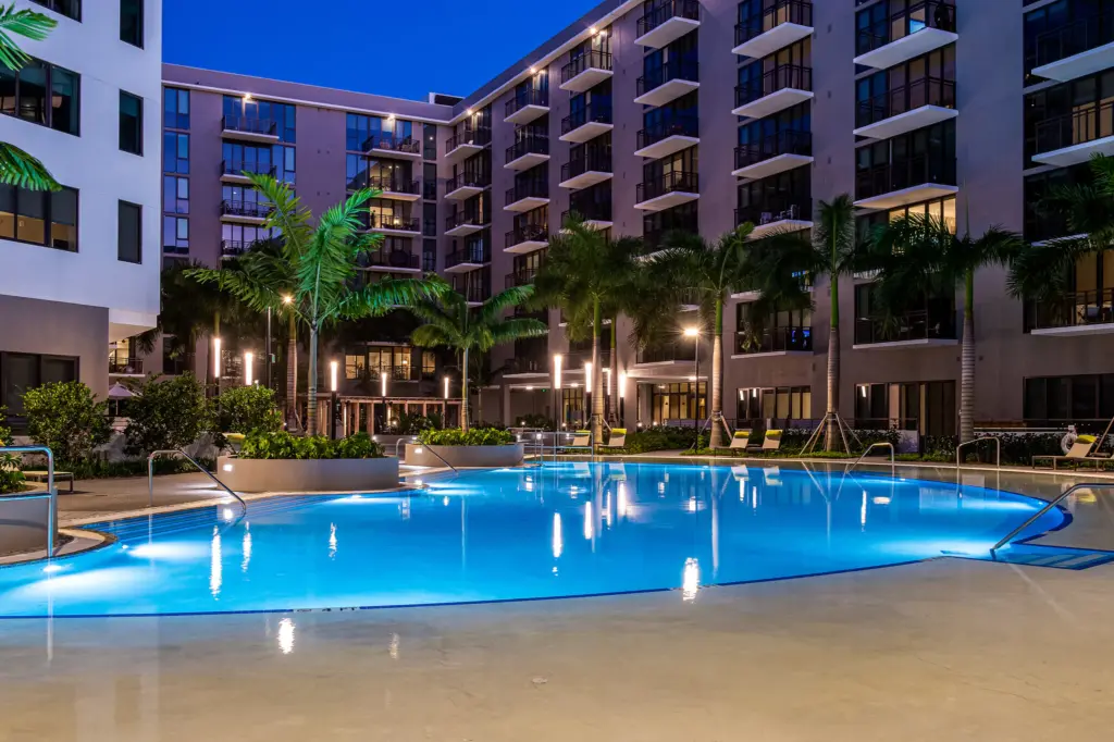 avalon doral doral fl dusk pool
