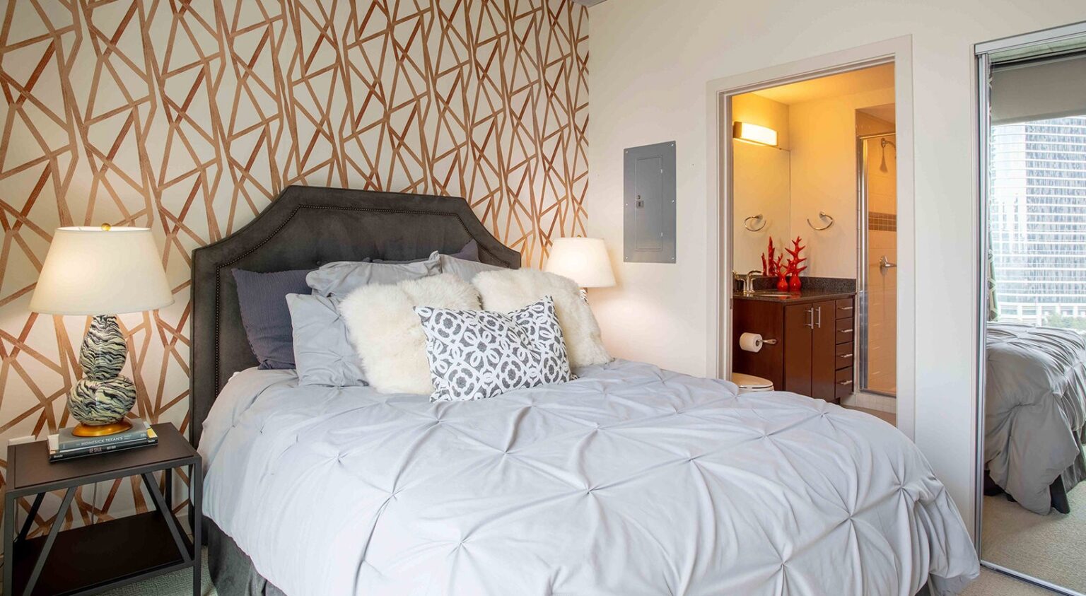 bedroom2 075d0c8a4f7c94d449240d69cf44fcd3