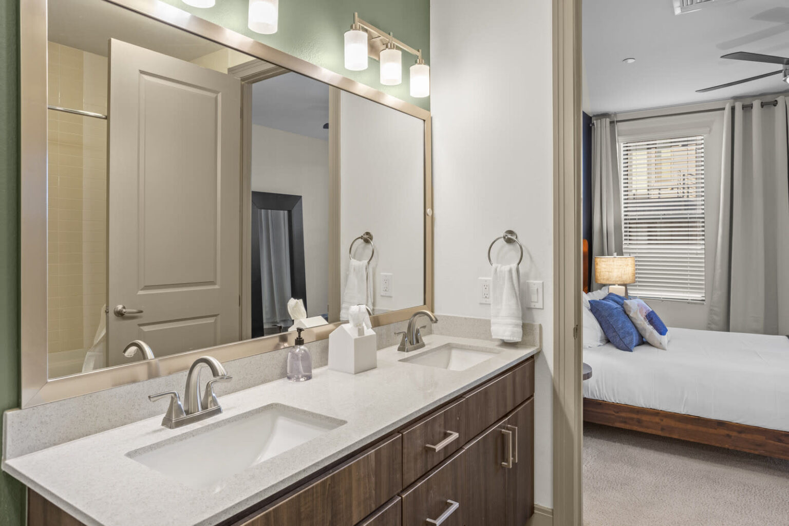 ca0e22e0 439e 11ef 9eeb adf5cfa1e889