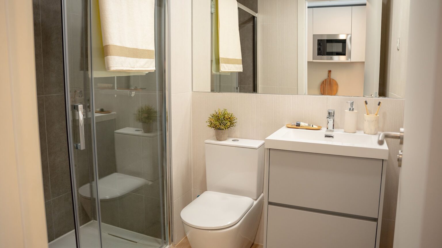 d7c81664 2182 40c2 be8d b2c200a9e7af