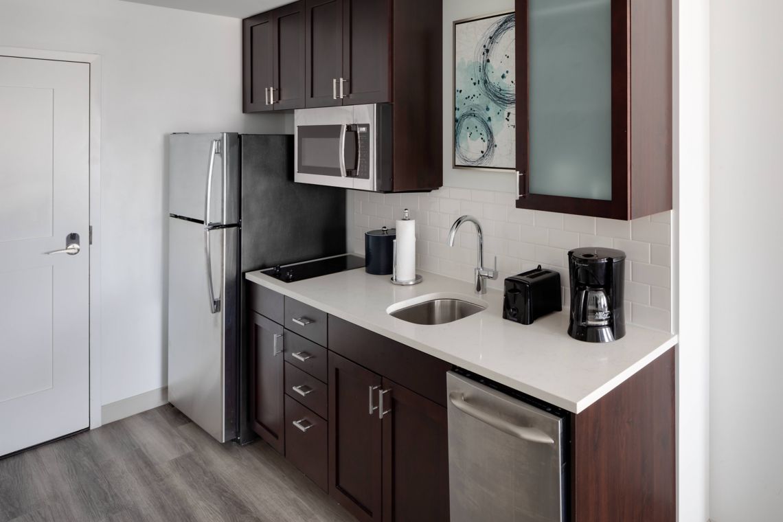 ri stfrd suite kitchenette 12834 classic hor